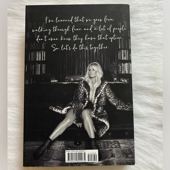 BOOK.  Open Book by Jessica Simpson. - Picture 4 of 4